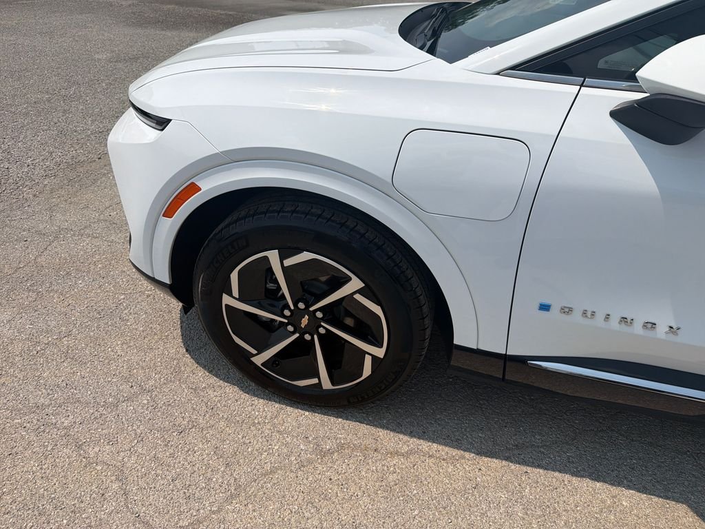 Used 2025 White Chevrolet LT image 10