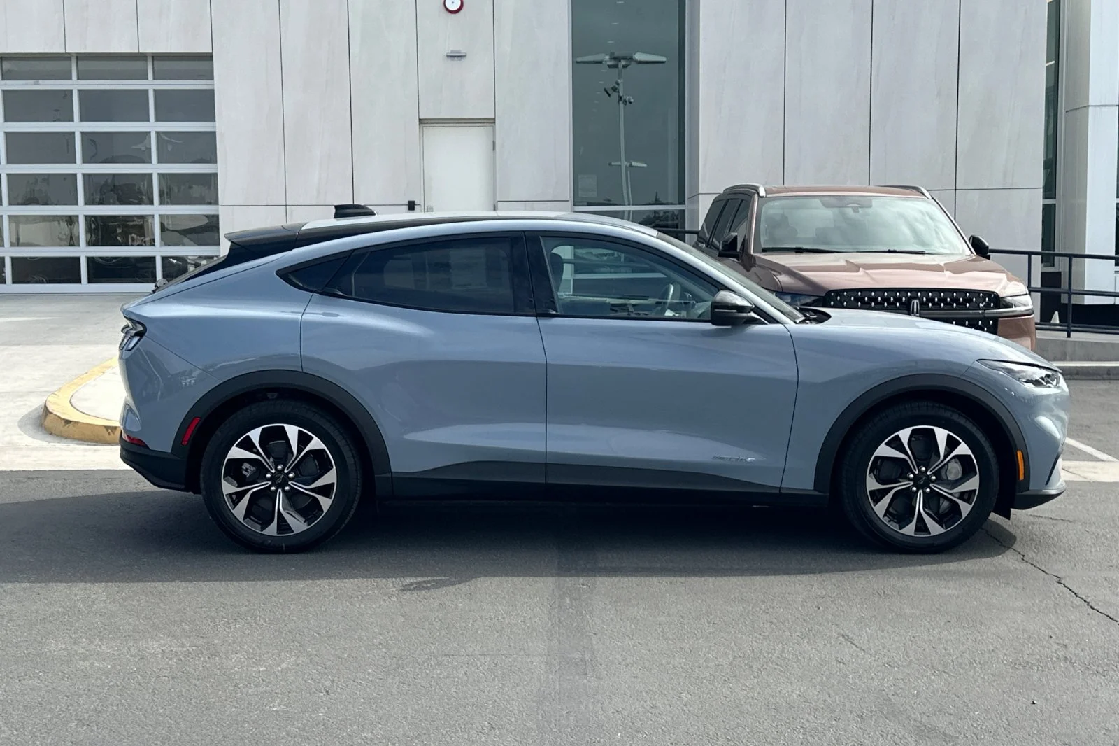 New 2026 Gray Ford Select image 2
