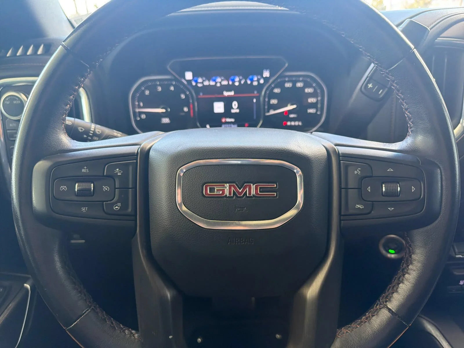 Used 2022 ONYX BLACK GMC AT4 image 25