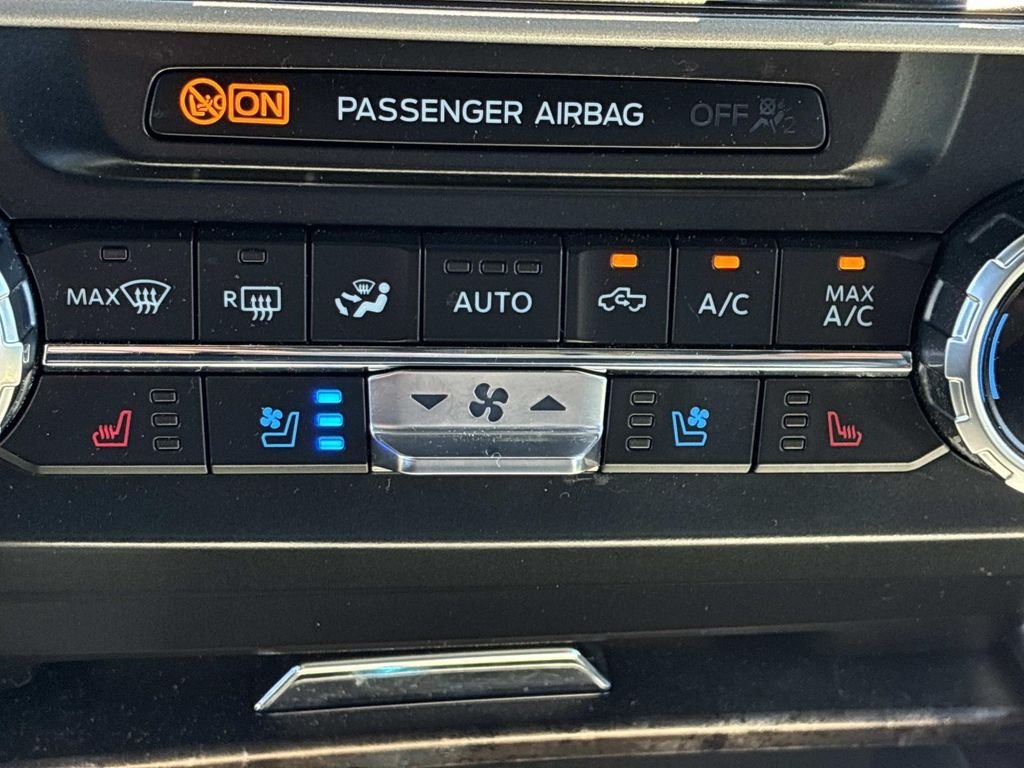 Used 2022 White Ford Lariat image 35