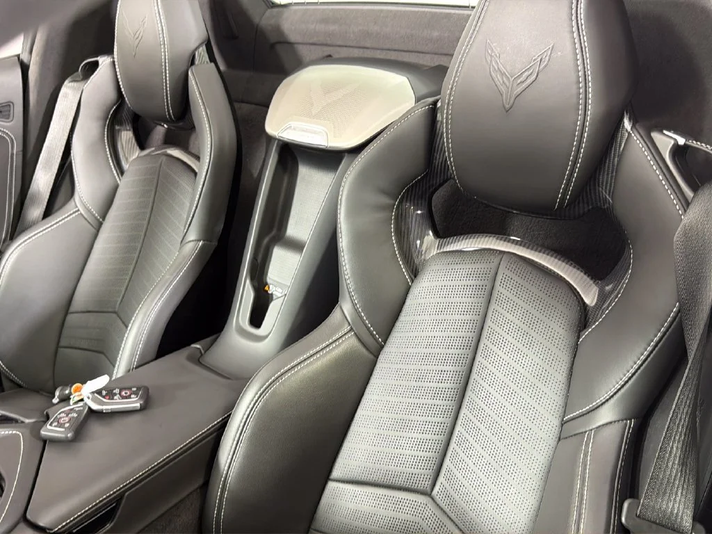Used 2025 Arctic White Chevrolet 3LT image 39