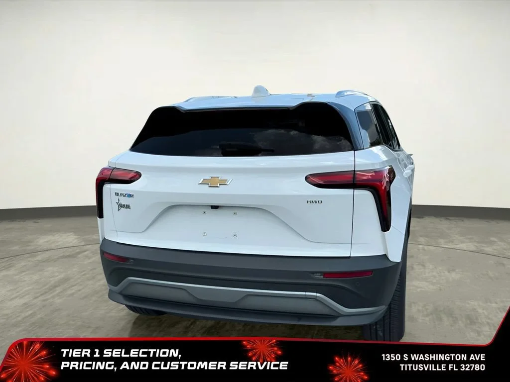 Used 2024 Summit White Chevrolet LT image 8