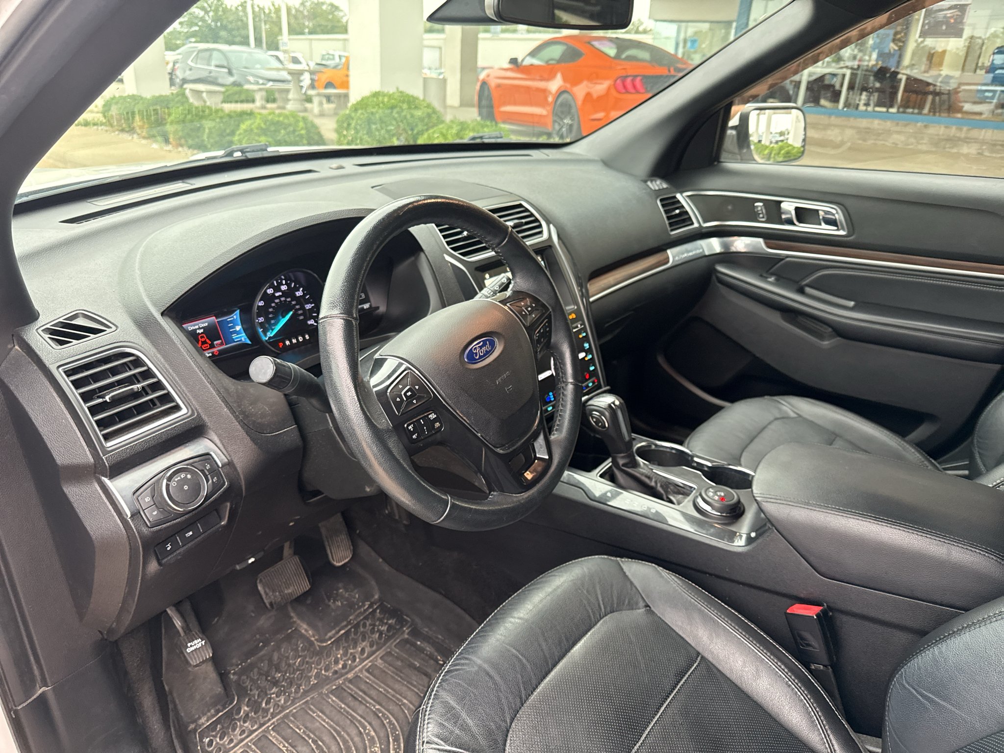 Used 2018 White Platinum Metallic Tri-Coat Ford Limited image 2