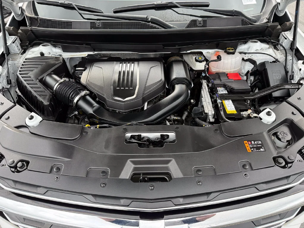 Used 2024 Summit White Chevrolet LT image 15