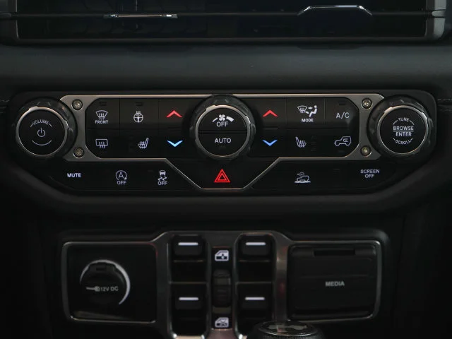 Used 2024  Jeep Rubicon image 17