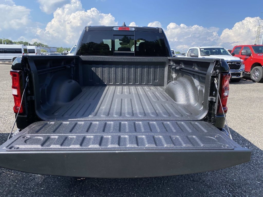 New 2026 Diamond Black Crystal Pearl-Coat Exterior Paint Ram Big Horn/Lone Star image 5
