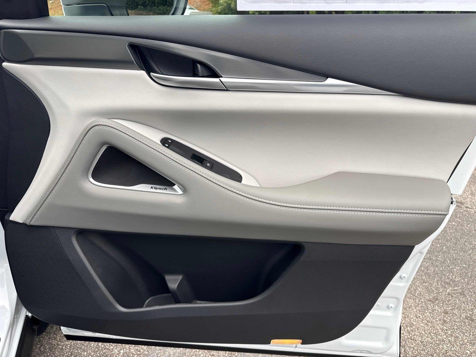 New 2027 RADIANT WHITE INFINITI Luxe FWD image 26