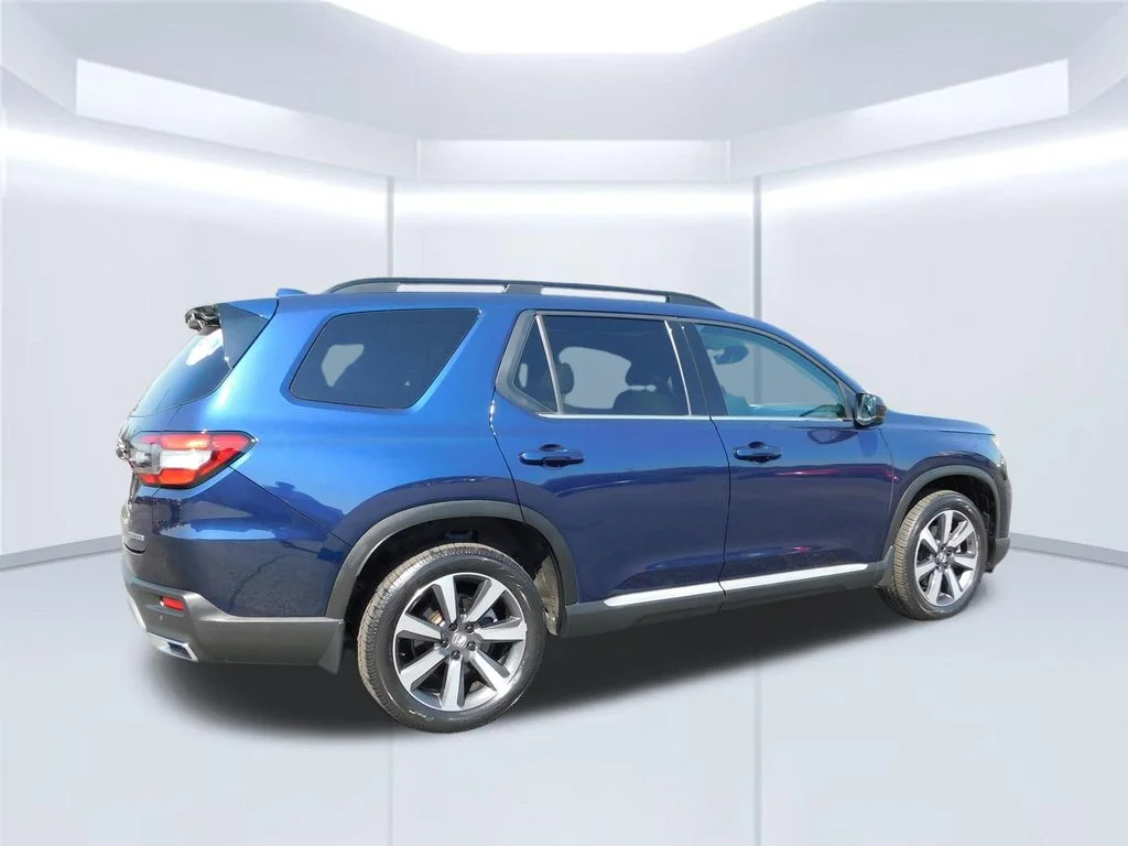 Certified Used 2024  Honda Touring image 3