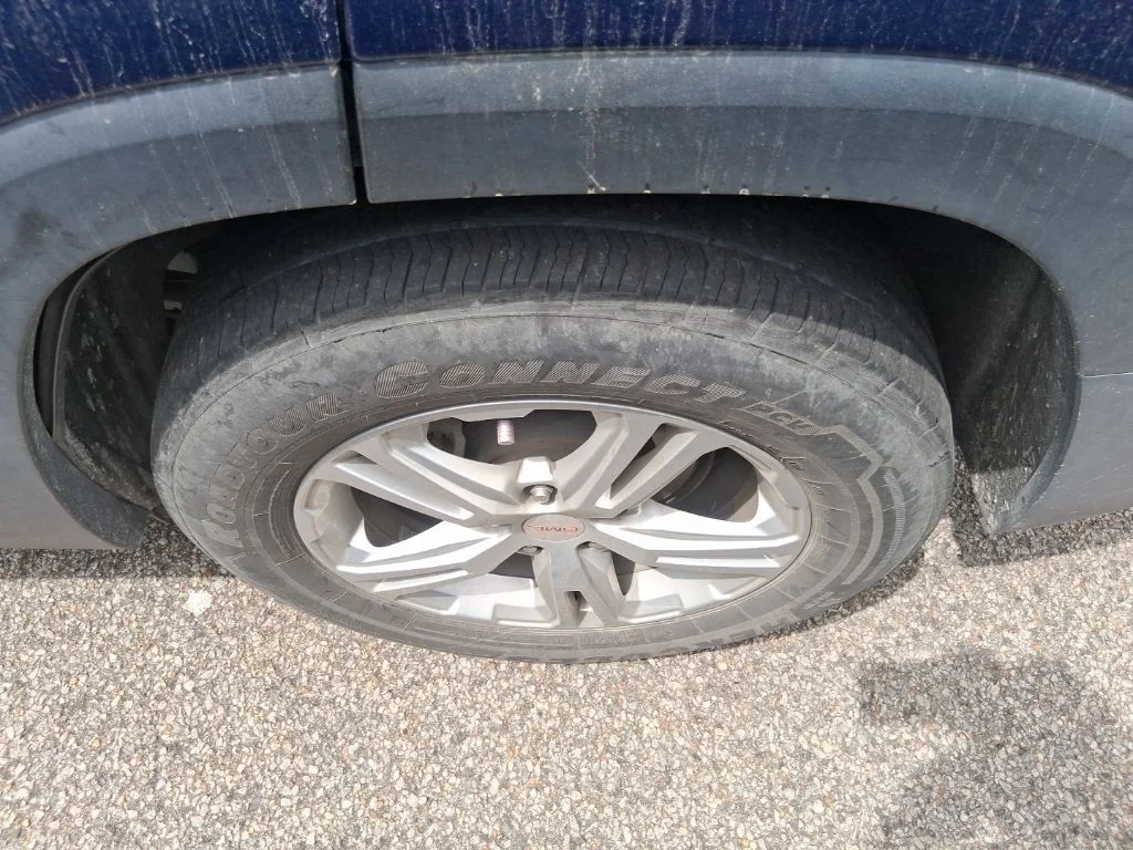 Used 2020 Blue GMC SLE image 11
