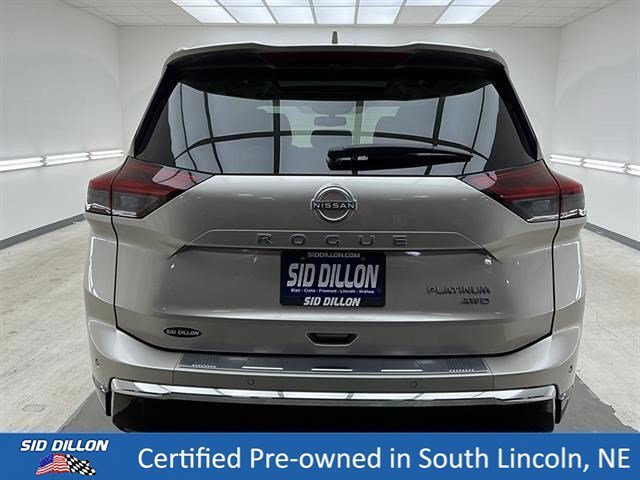 Used 2024 Champagne Silver Metallic Nissan Platinum image 5