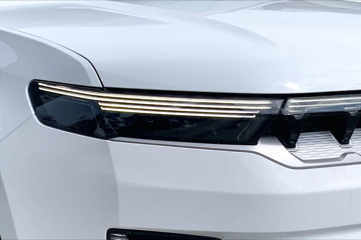 New 2026 Bright White Clear-Coat Exterior Paint Jeep  image 10