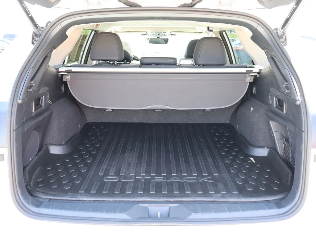 Used 2025 White Subaru Onyx Edition image 13