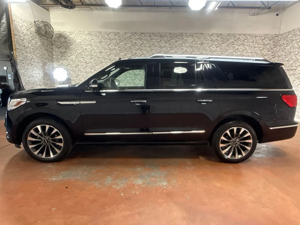 Used 2021 Infinite Black Lincoln Reserve image 4