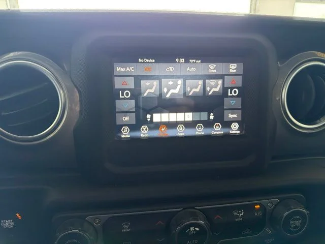 Used 2020 Silver Jeep Unlimited Sahara image 22