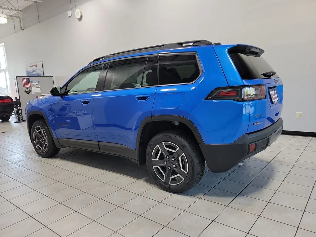 New 2026 Hydro Blue Pearl-Coat Exterior Paint Jeep Limited image 5