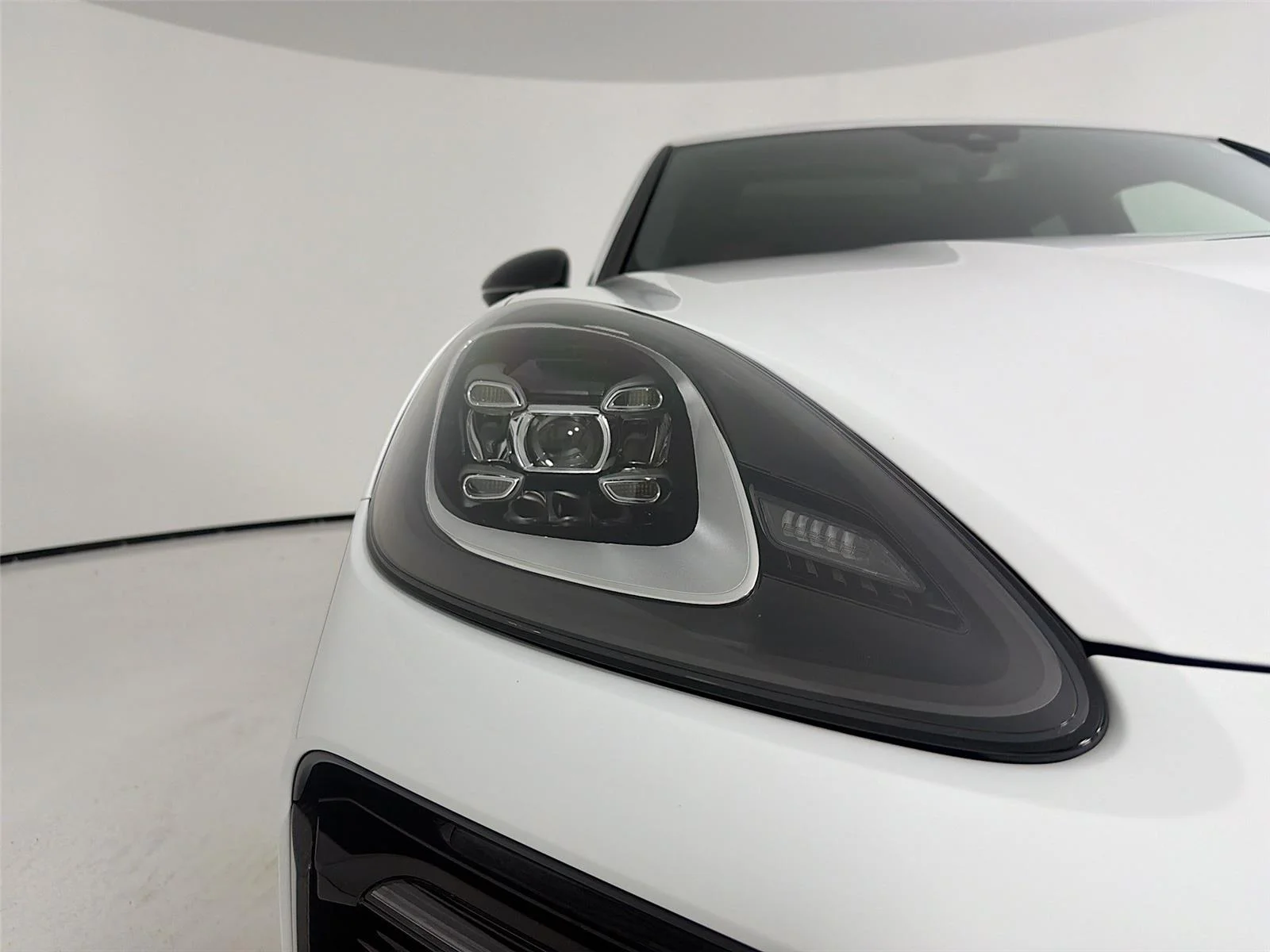 Used 2023 White Porsche Platinum Edition image 30