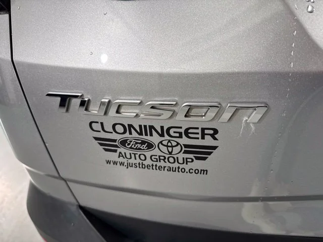 Used 2023 Silver Hyundai SEL image 9
