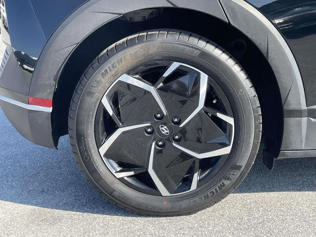 Used 2024 Abyss Black Hyundai SE image 31