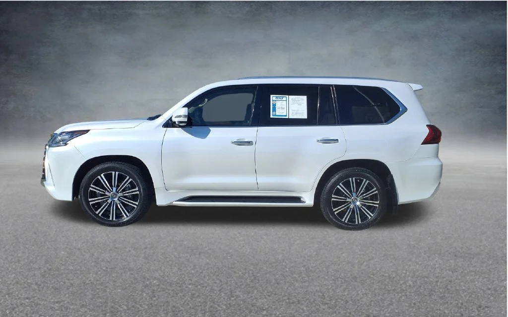 Used 2021 White Lexus 570 image 4
