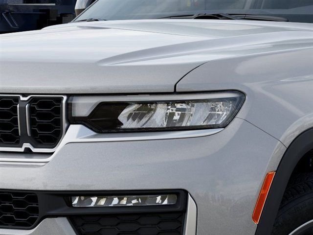 New 2026 Silver Zynith Exterior Paint Jeep Limited image 39