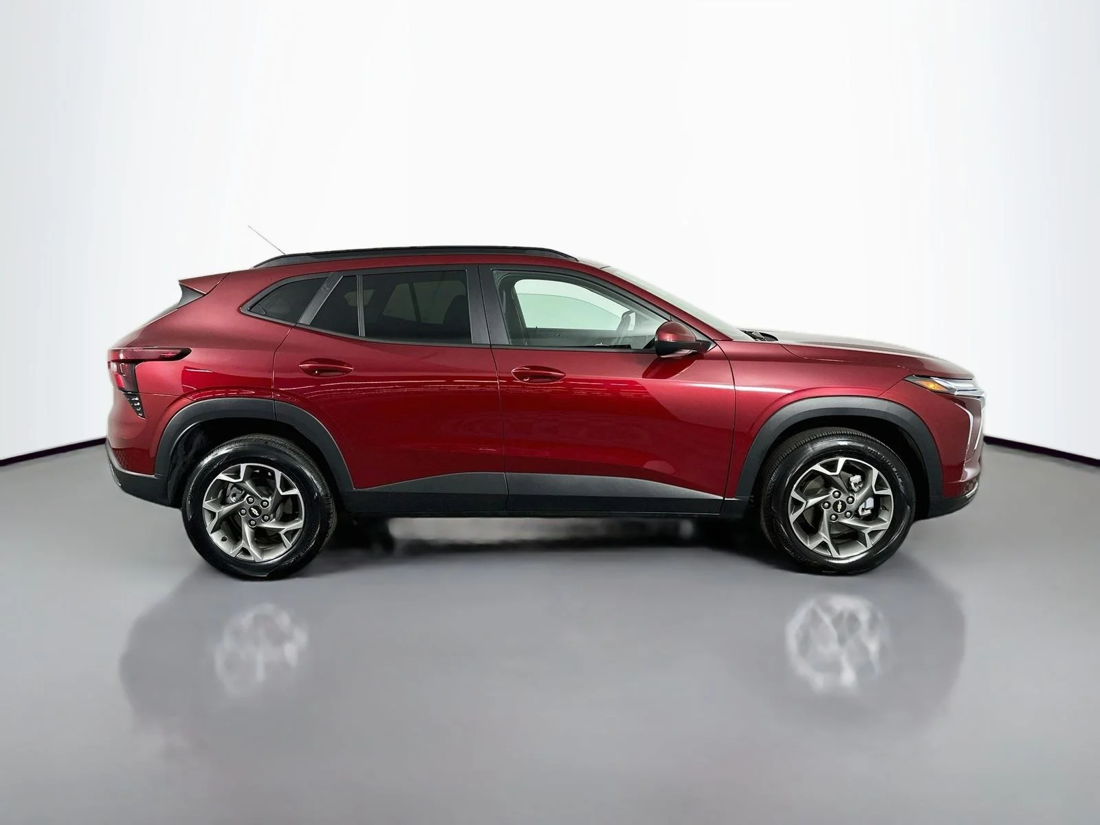 Used 2025 Crimson Metallic Chevrolet LT image 9
