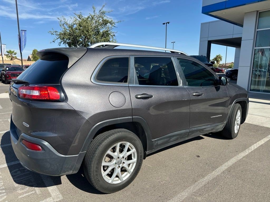 Used 2018 Gray Jeep Latitude Plus FWD image 5