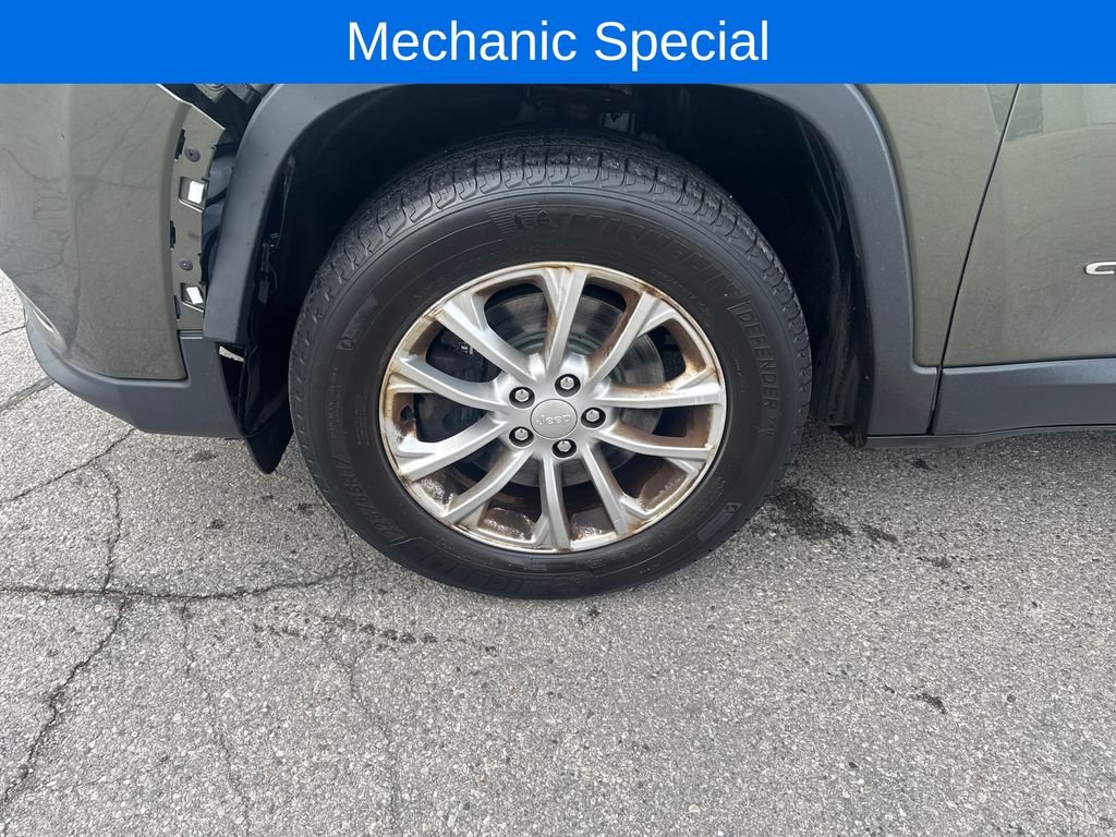 Used 2019 Green Jeep Latitude image 10