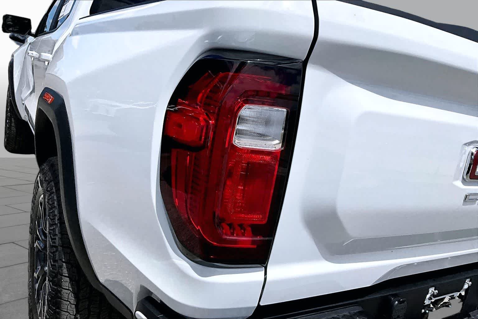 Used 2025 Summit White GMC 2WD Elevation image 29