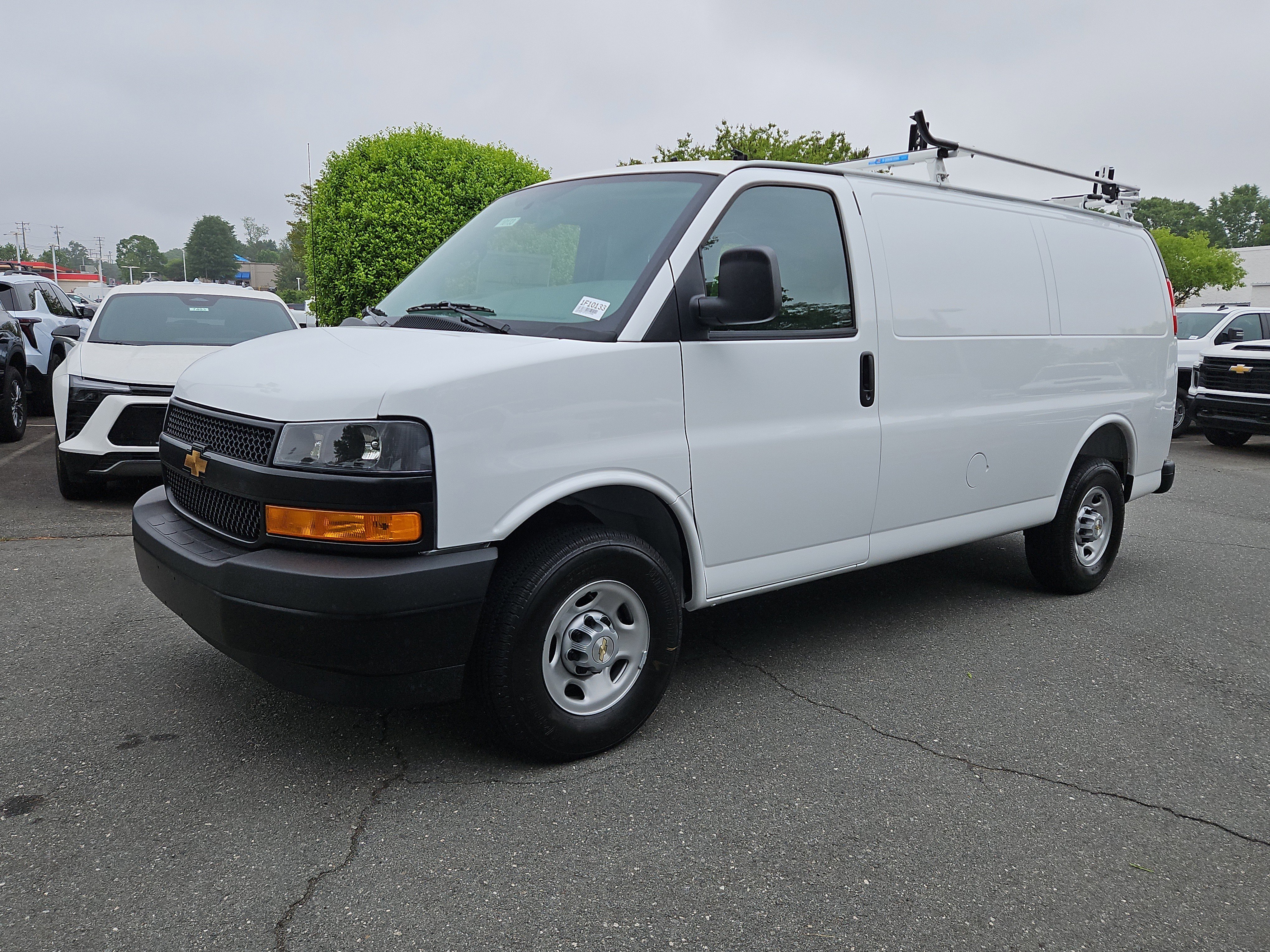 2026 Chevrolet Express 2500 Work Van HD's photo