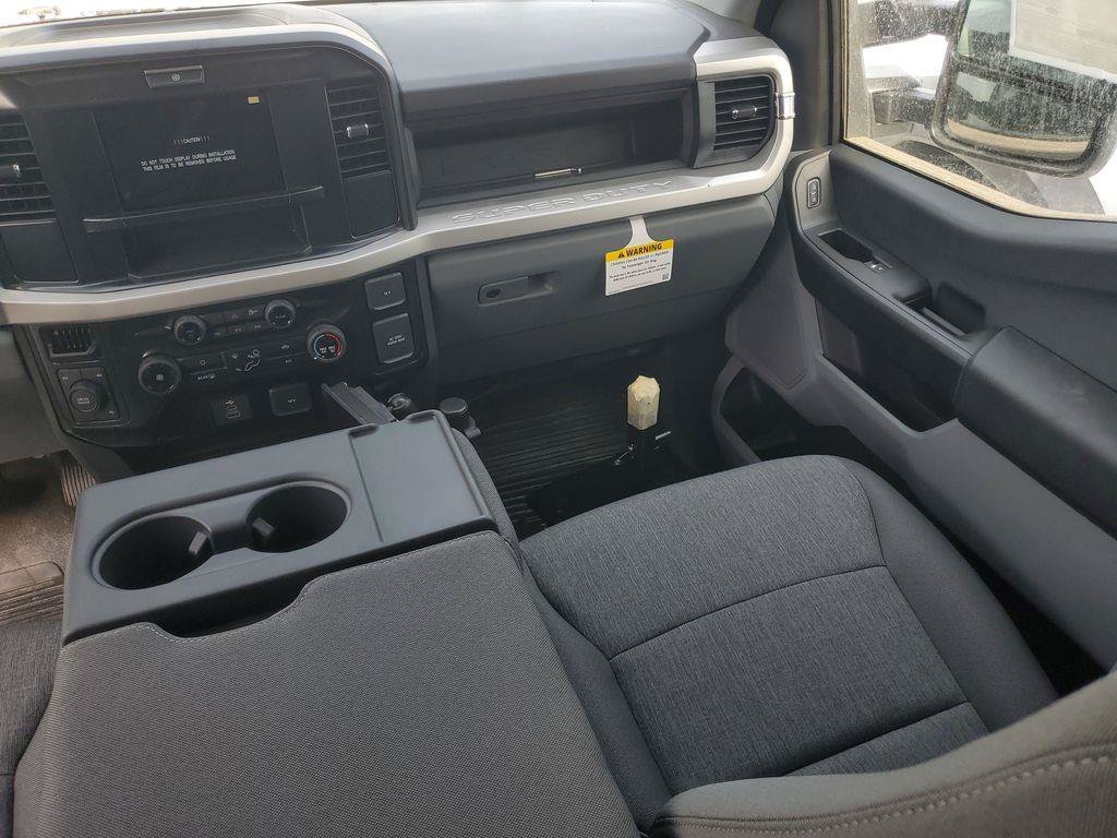 2025 Ford F-550 Super Duty Chassis Cab XL - Photo 28