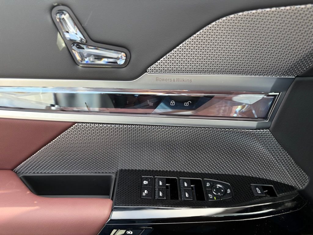 2025 BMW 7 Series 760i - Photo 16