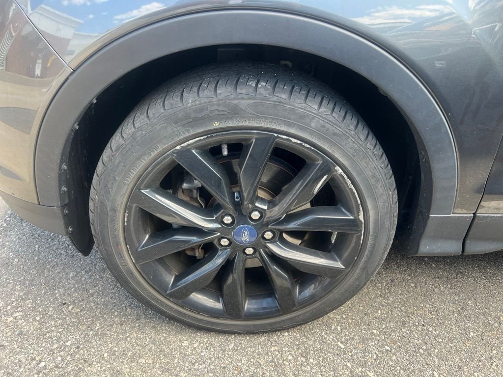Used 2018 Gray Ford SE image 4