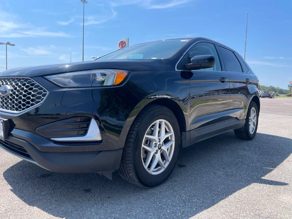Used 2024 Black Ford SEL image 10