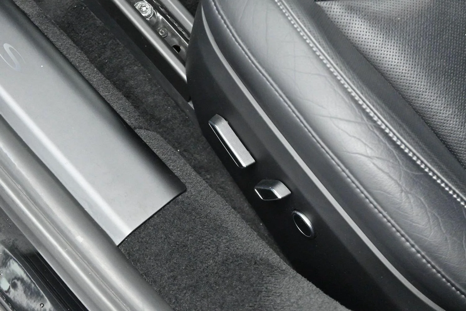 Used 2021 Black Tesla Plaid image 14