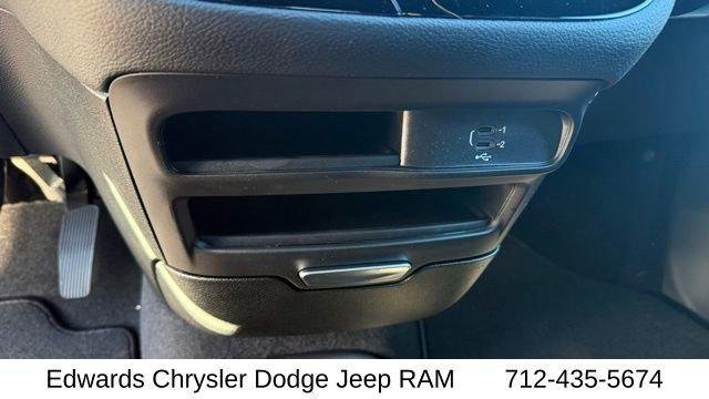 2026 Chrysler Pacifica Select - Photo 27