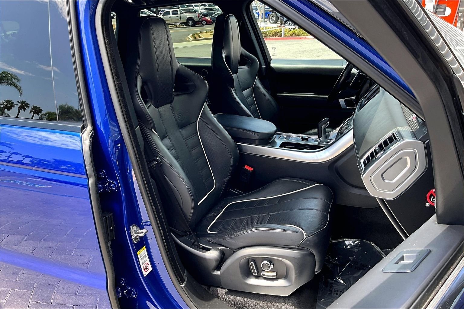 Used 2016 Blue Land Rover 5.0L V8 Supercharged SVR image 7