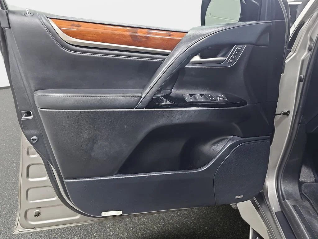 Used 2017 Silver Lexus 570 image 29