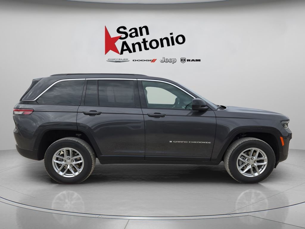 New 2025 Baltic Gray Metallic Clear-Coat Exterior Paint Jeep Laredo X image 16