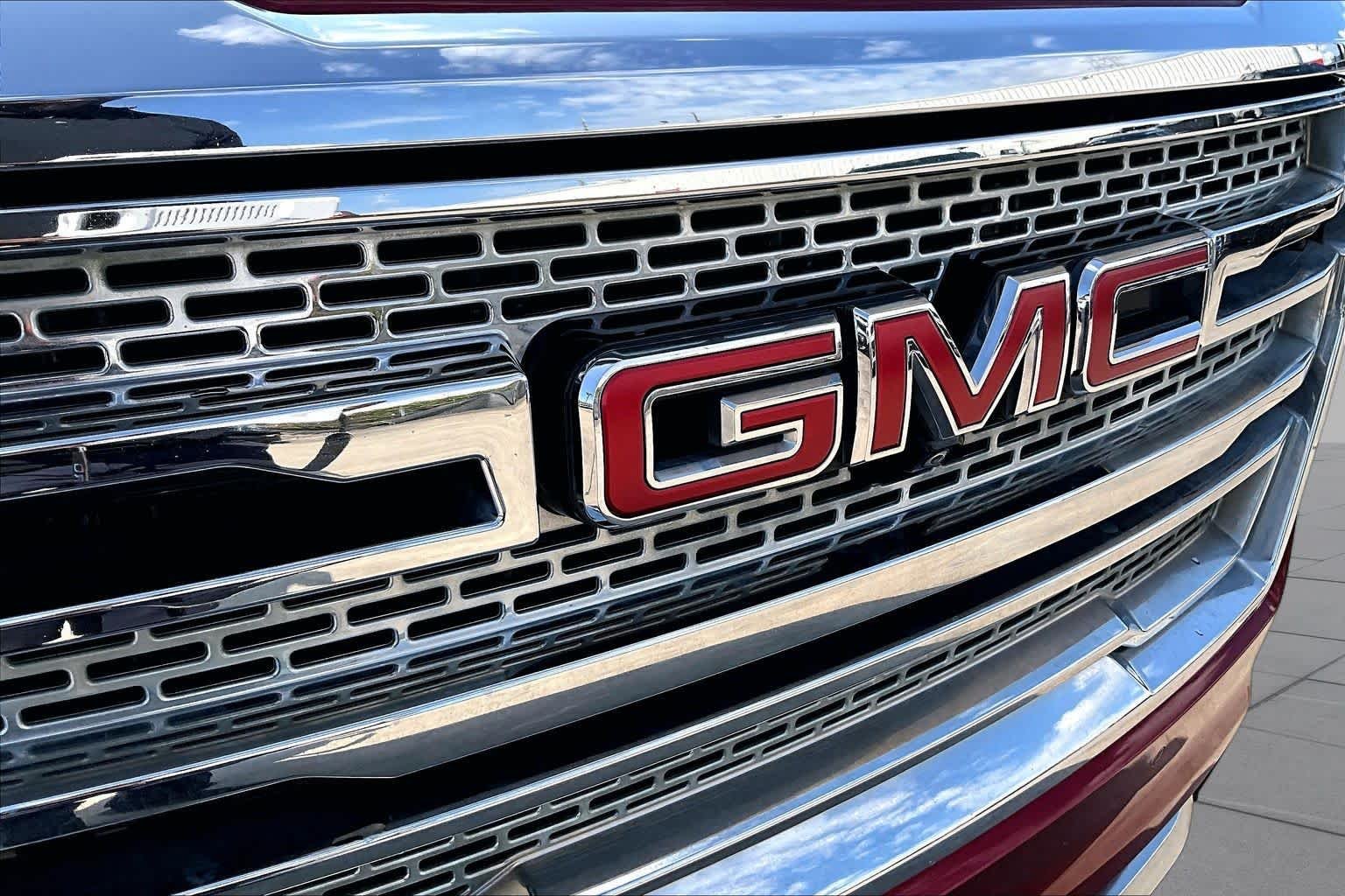 Used 2022 Cayenne Red Tintcoat GMC SLT image 30