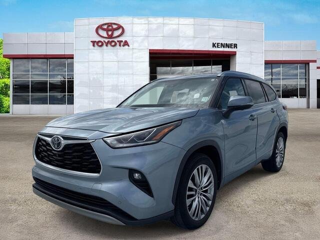 Used 2023 Moon Dust Toyota Platinum image 3