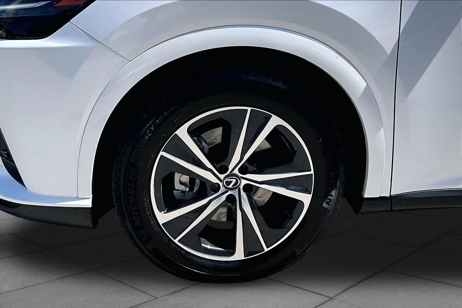 Used 2024 Eminent White Pearl Lexus Premium image 11
