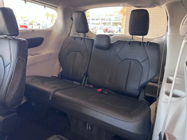 Used 2017 Bright White Clearcoat Chrysler Touring L image 12