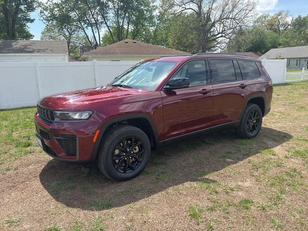New 2026 Velvet Red Pearlcoat Jeep Laredo Altitude image 2