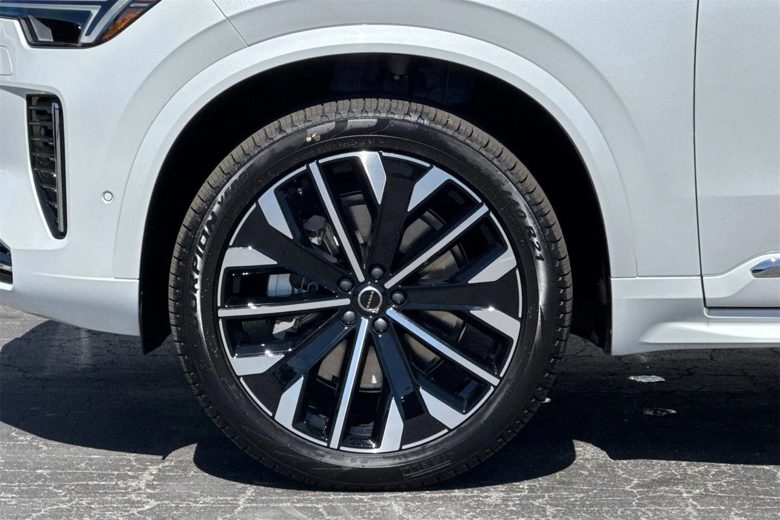 2026 Volvo XC90 Plus - Photo 27