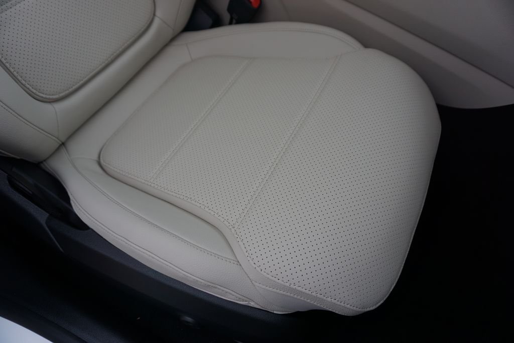 Used 2026 Polar White Mercedes-Benz GLC 300 image 69