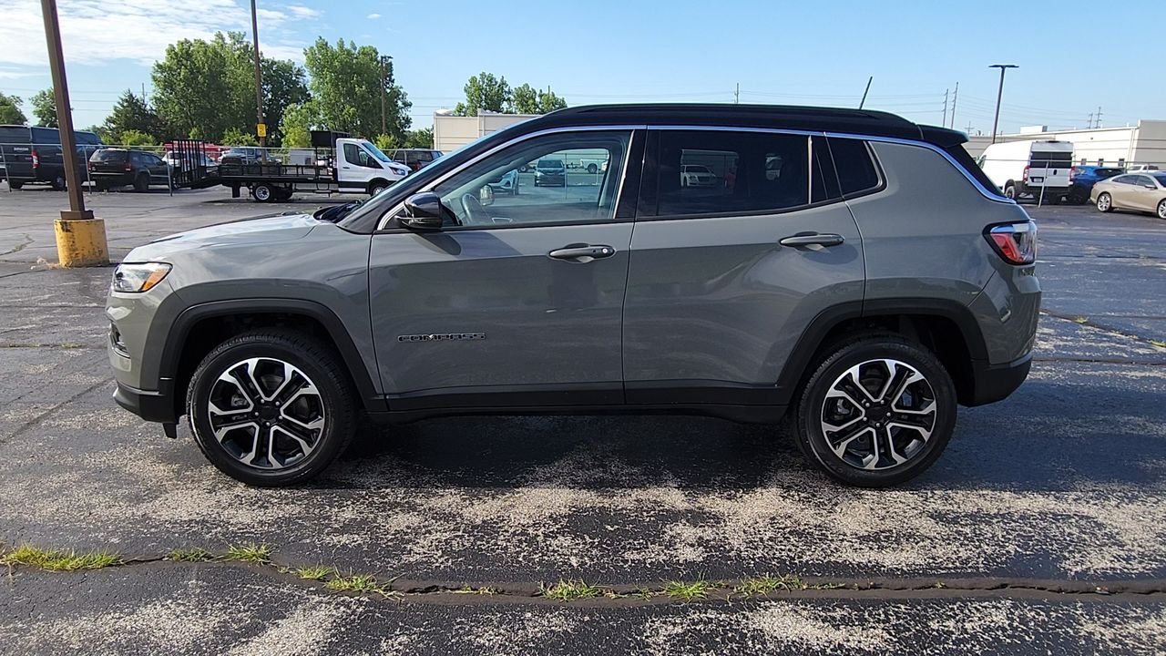 Used 2022 Sting-Gray Clearcoat Jeep Limited image 5