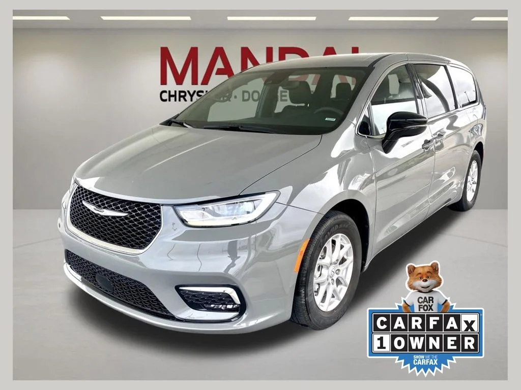 2025 Chrysler Pacifica Select's photo