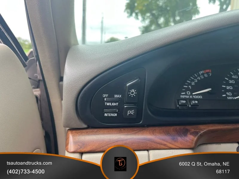 Used 1998 Gold Oldsmobile Sedan 4D image 20