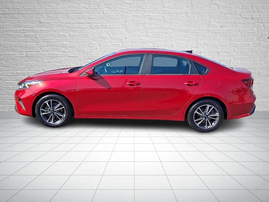 Used 2024 Currant Red Kia LXS image 7