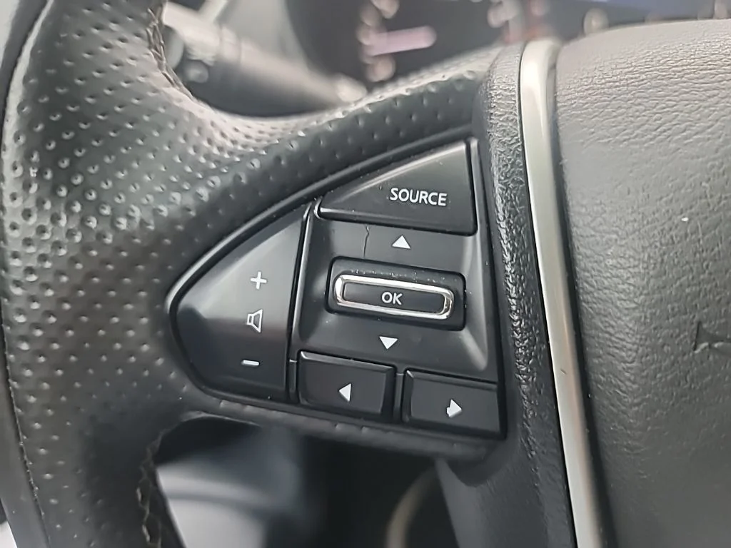 Used 2023 Silver Nissan Platinum image 25